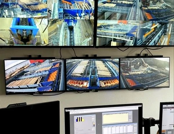 Operatörsrum med övervakningsskärmar