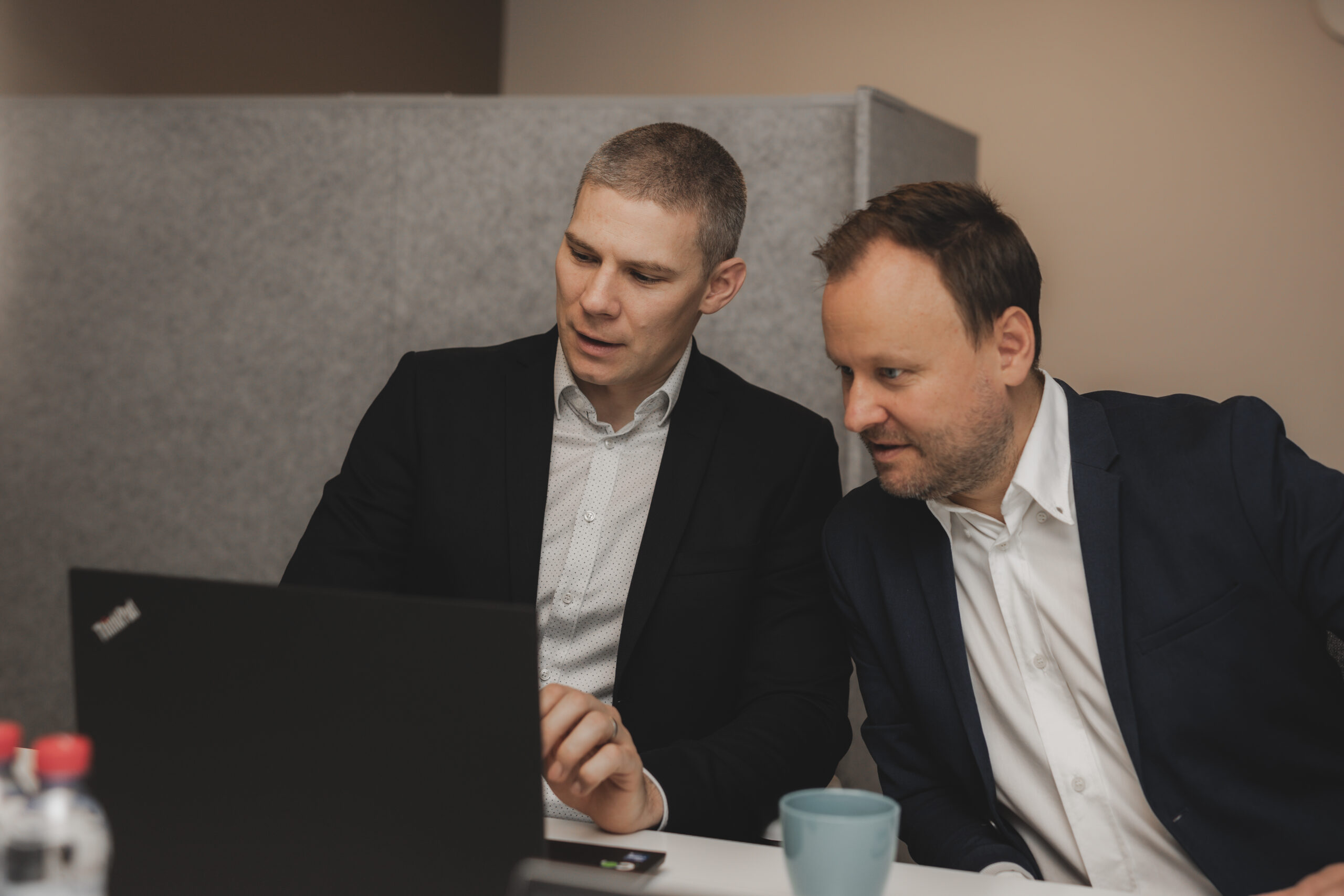 Daniel jobbar ute hos kund